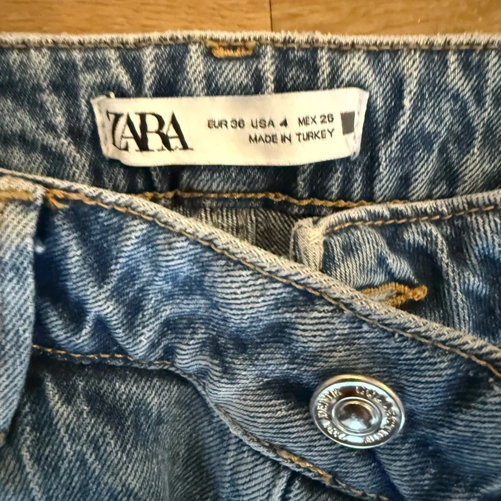 Zara - Classic Blue Women's Jeans - Picture 3 of 4